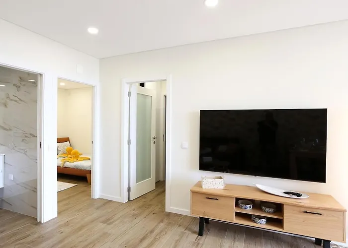 T1 - Sea View By Nazpina